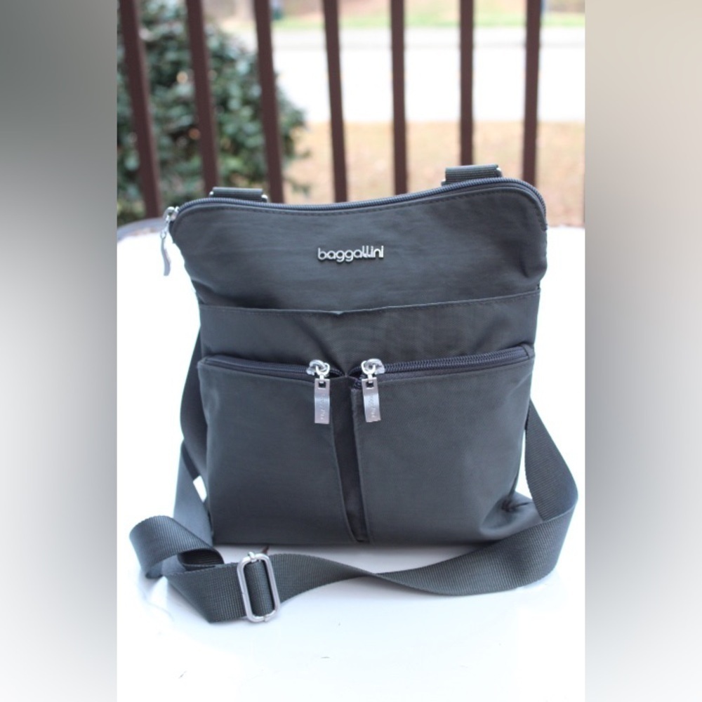 Baggallini Horizon cross body bag